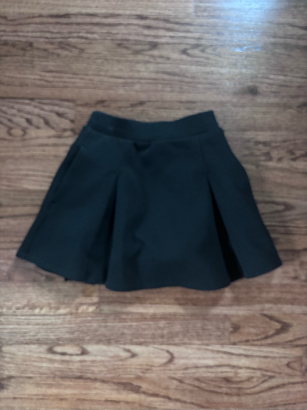 Uniqlo Black Pleated A-Line Skort